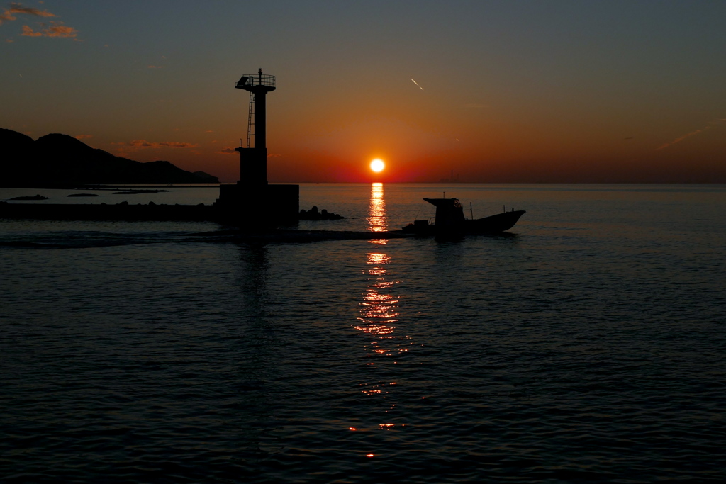 夕日の出航 1