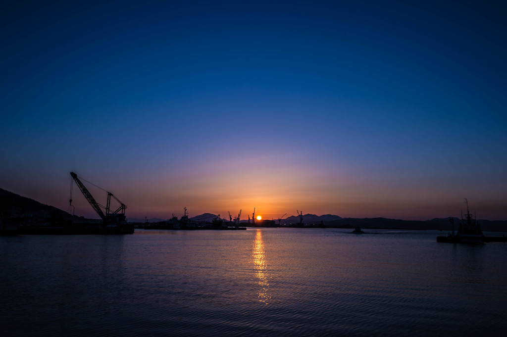 函館港ドックと夕日