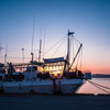 漁船と夕日