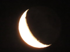 真夜中の月