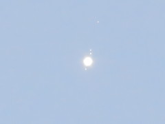薄明時の木星と衛星