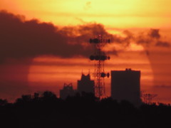 「盆のような」太陽が出た