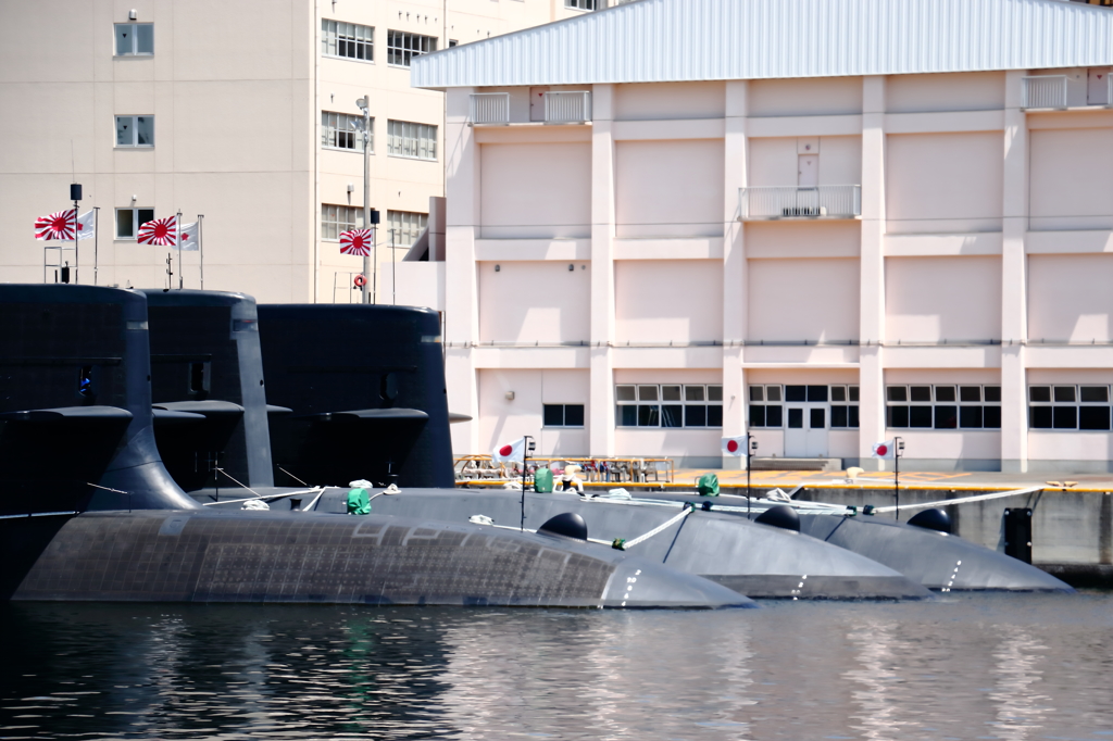 潜水艦3兄弟、影から日本を守ってます。