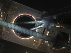 空中庭園　下から