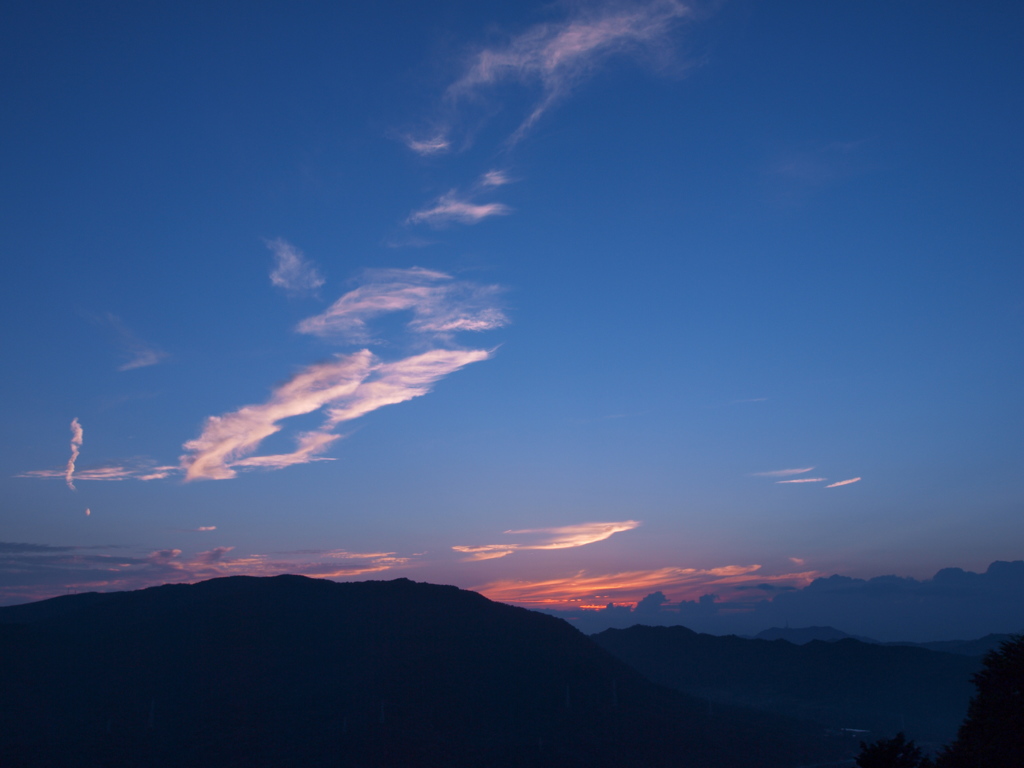 山の夕景