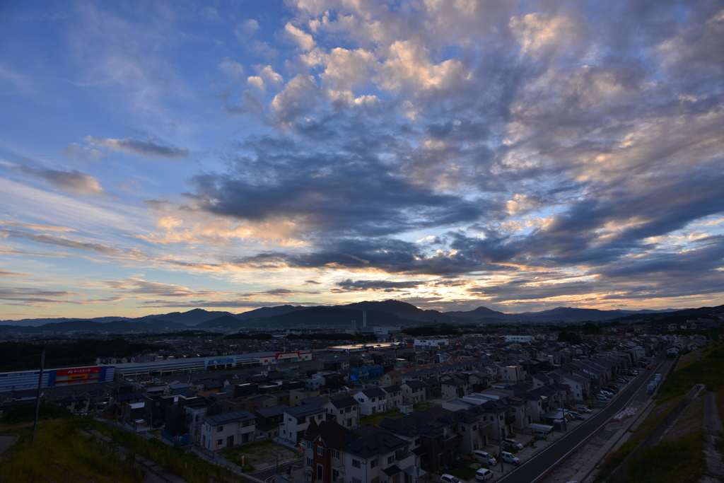 日が昇る住宅街 その３