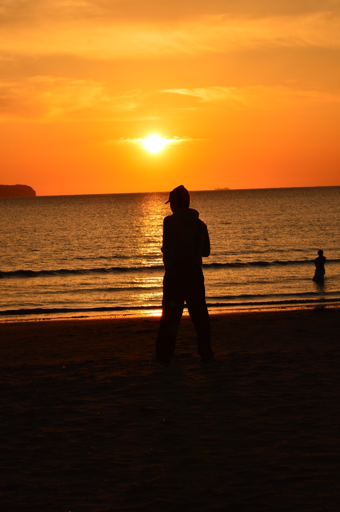 夕日に佇む