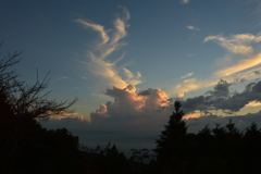 雨上がりの夕空