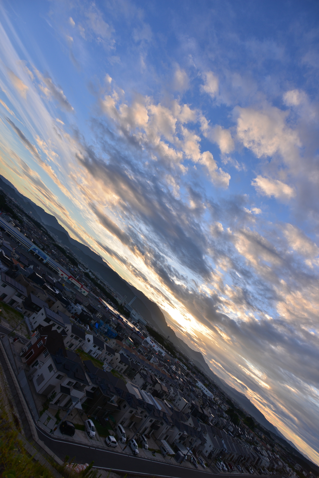 日が昇る住宅街 その４