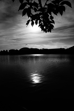 湖面と夕日1