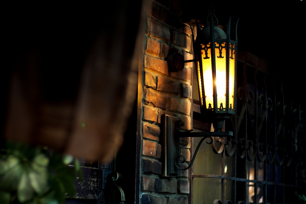 Gate lamp