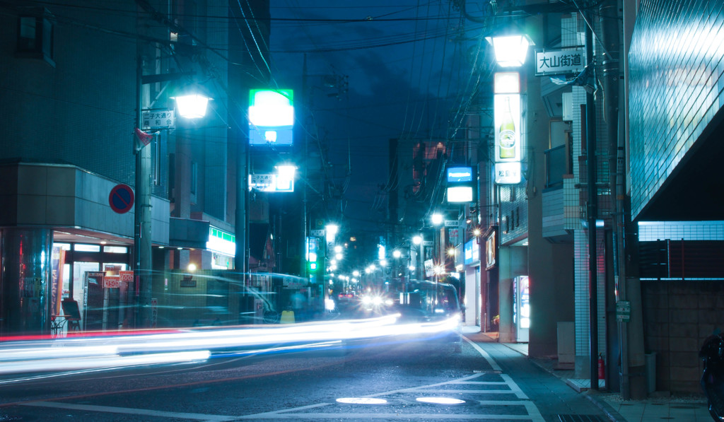 夜の街道