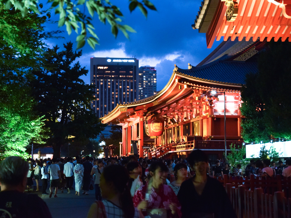 夜の浅草寺