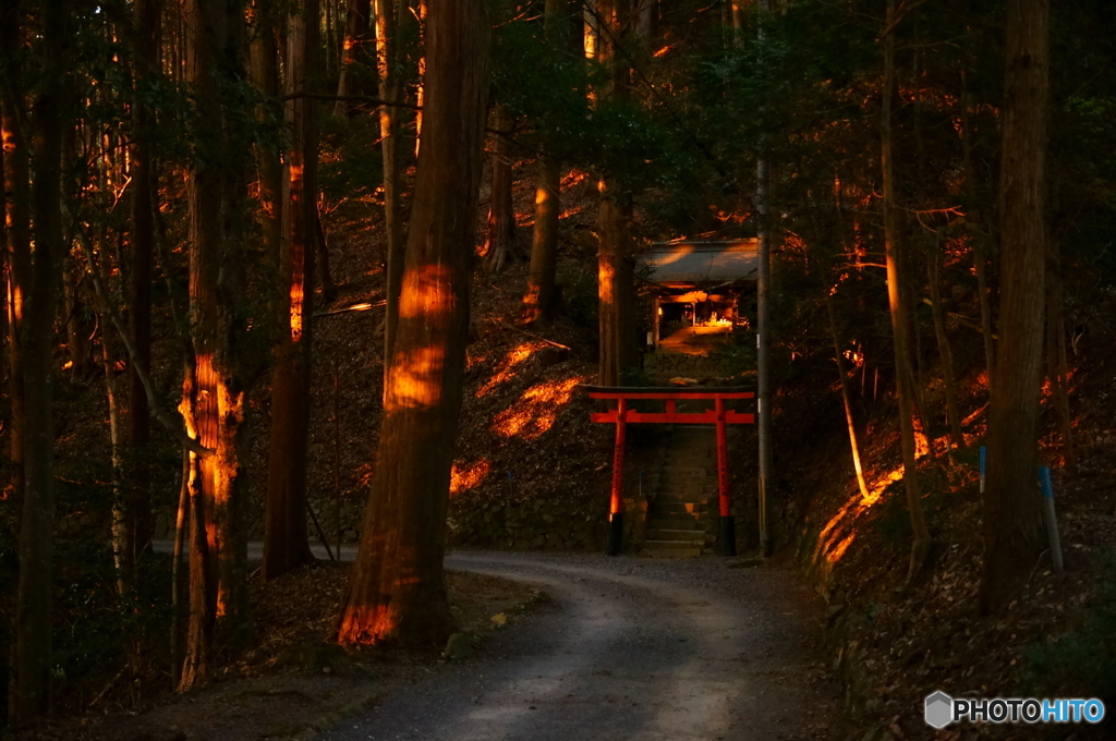 夕焼けの登山道