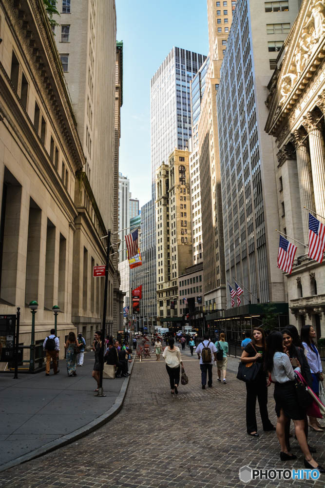 THE WALL ST