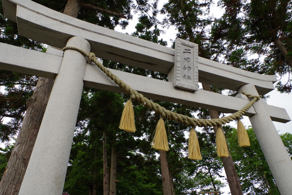 二田神社にて。