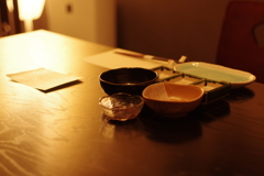 宴前。