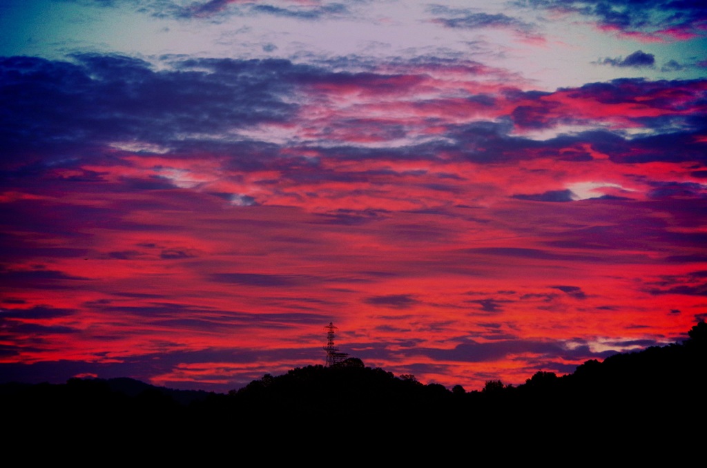 空 燃ゆる