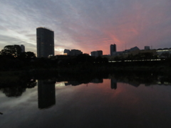 水辺の夕焼け