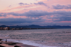 海＋夕日＋制服女子＝青春