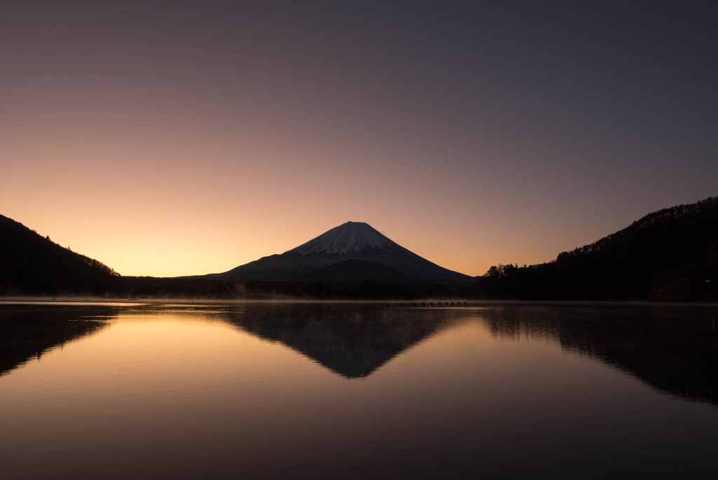 精進湖日の出前