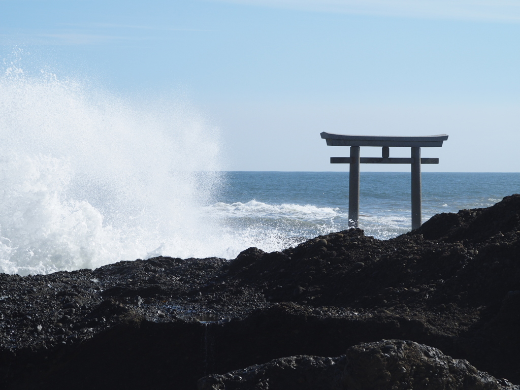 荒ぶる波