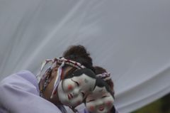 仮面.をつけて踊る