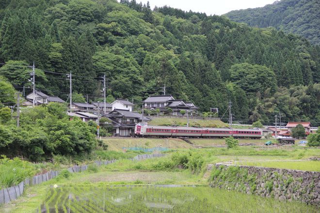山里を走る　「やくも」