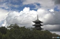 　　蔵出し　　塔と夏雲