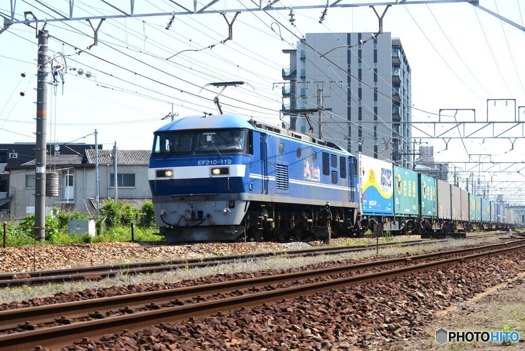 EF210-119牽引の下り貨物列車