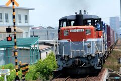 臨海鉄道を行く貨物列車