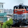 臨海鉄道を行く貨物列車