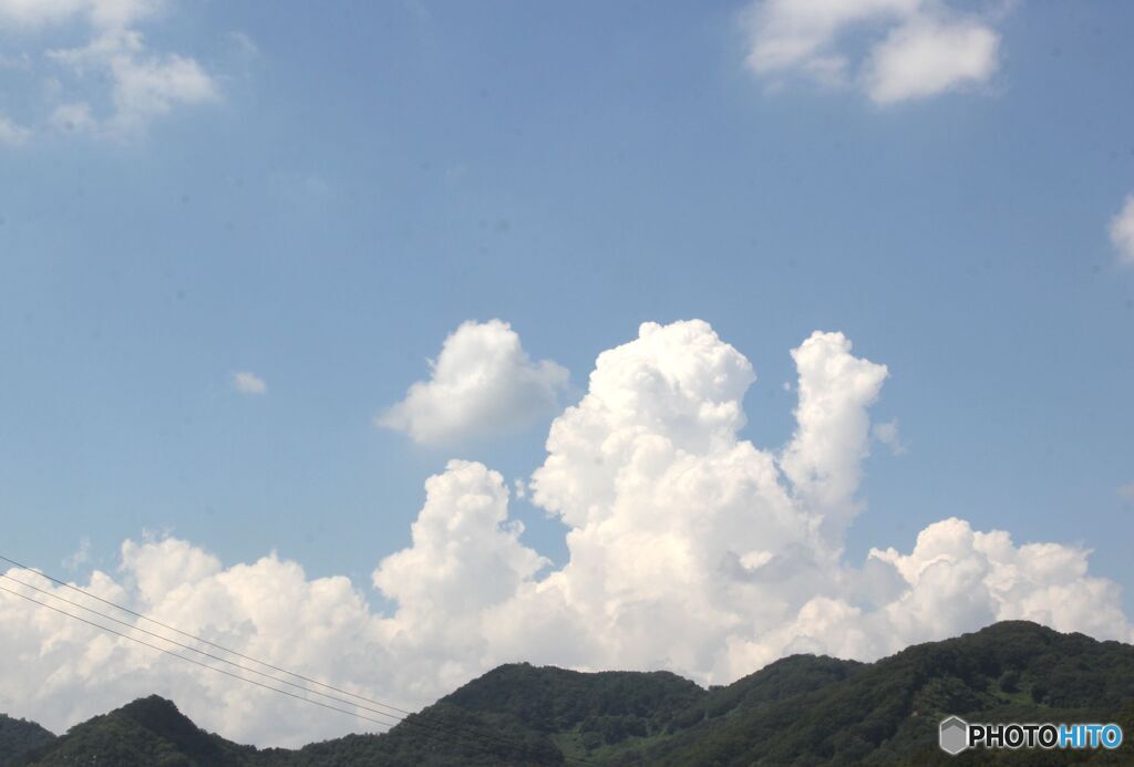 山に湧く雲