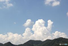 山に湧く雲