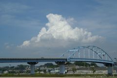 夏雲　　道路橋