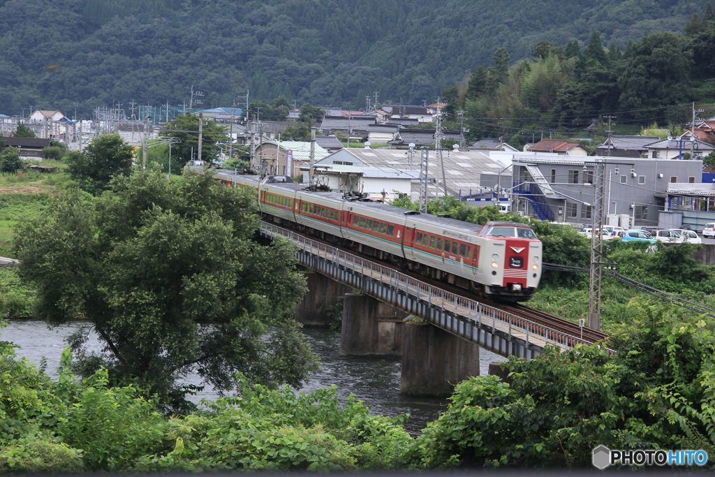 鉄橋を渡る　やくも