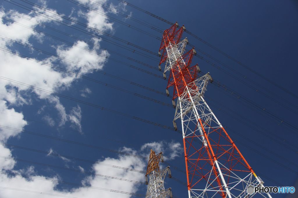赤い送電塔