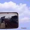 ミラーに映る駅　空