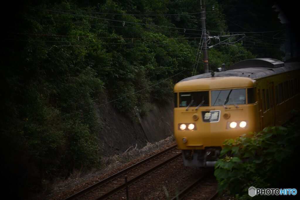 切通しを行く　１７５１M