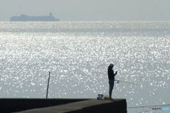 きらめく海　女性アングラー