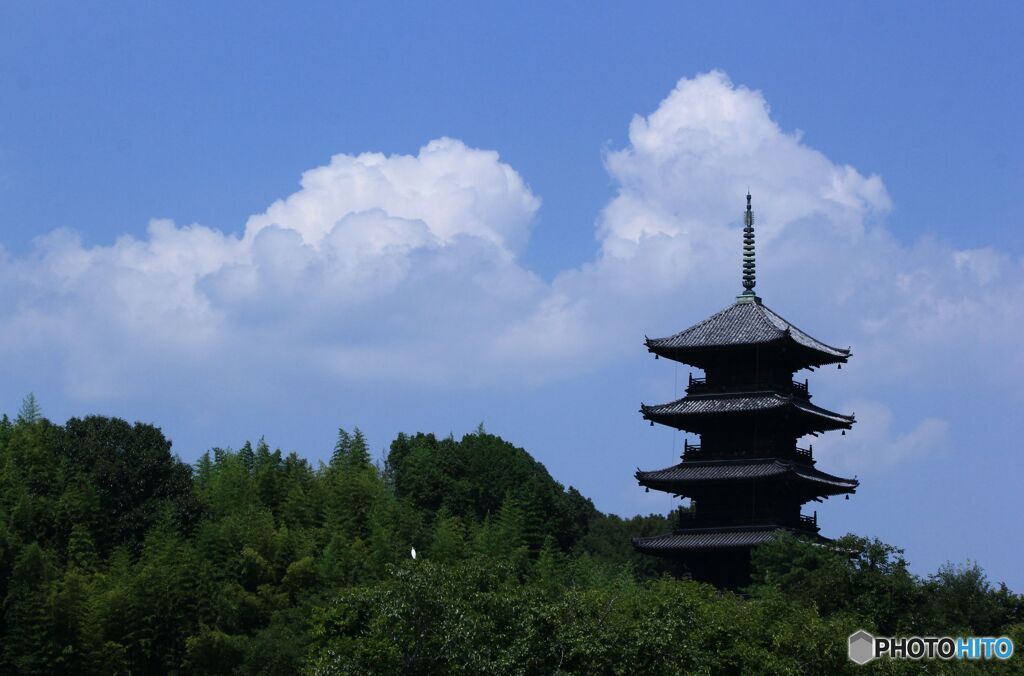 白雲昇る塔の夏