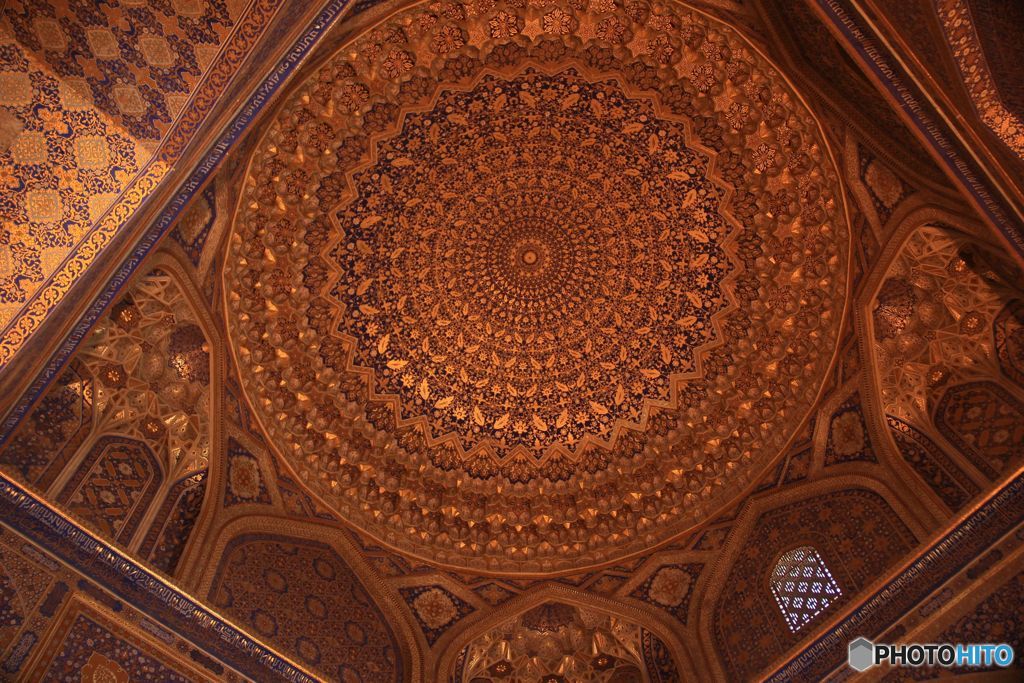 レギスタン広場にある礼拝所の天井の装飾