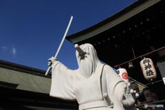 神社にて