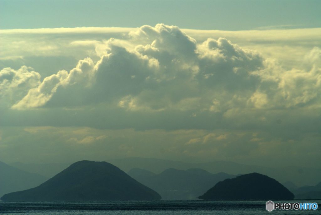秋　不気味な雲