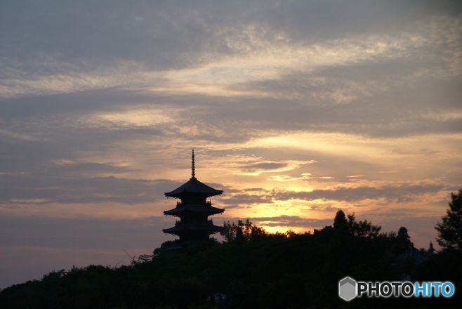 蔵出し　夕焼けと五重塔