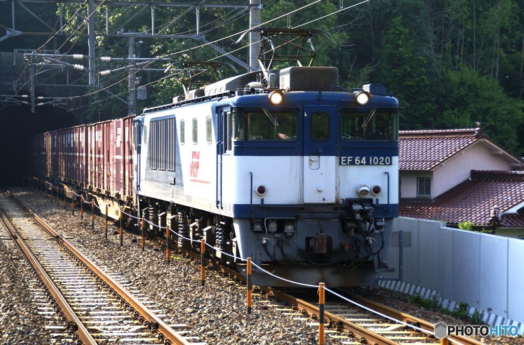 トンネルから出た EF64-1020