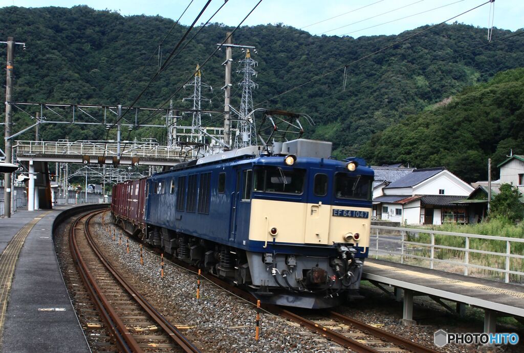 ３０８２列車　EF64-1047　　原色機