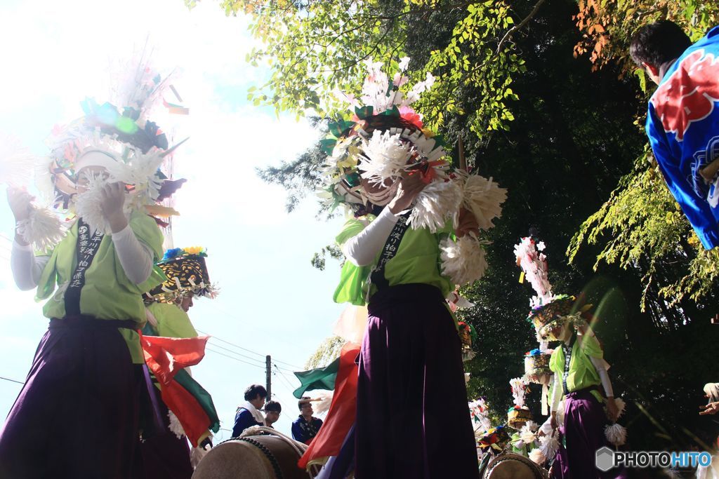 秋祭り　小さな神社に奉納