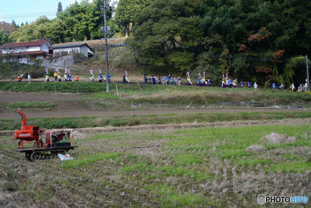 鎮守へ向かう行列