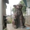 鳥居をくぐって左側の狛犬